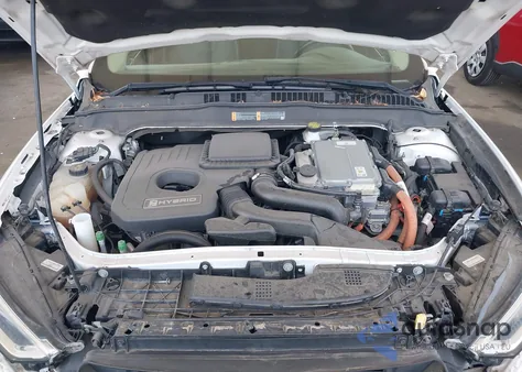 2017 Ford Fusion Hybrid Titanium z USA, uszkodzony, nr VIN 3FA6P0RU8HR229653